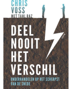 Samenvatting (NLs) van het boek 'Deel Nooit het Verschil' (Eng: Never Split The Difference) van Chris Voss - door Uitblinker